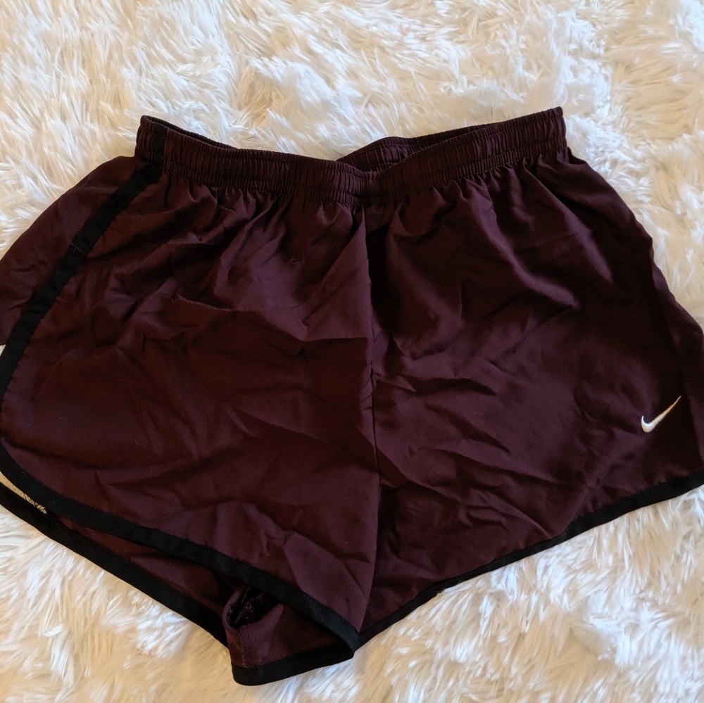 Xs maroon Nike shorts